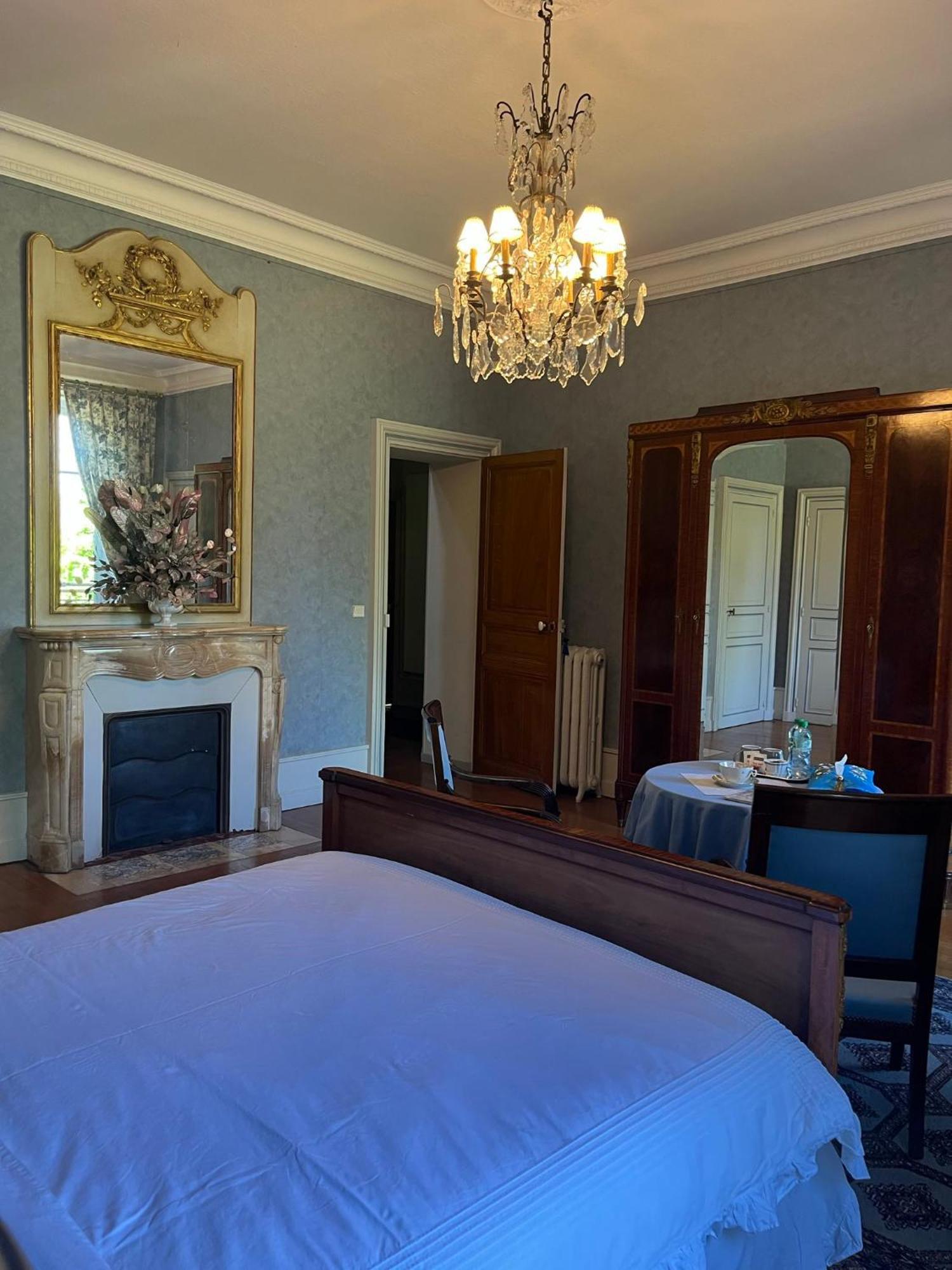 Demeure Des Payratons Bed and Breakfast Saint-Gerand-le-Puy Buitenkant foto